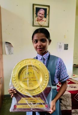 Miss Shravani Bandu Giri holding astronomy quiz trophy photo